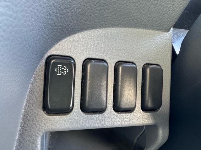 キャンター MT5 2トン 平ボディ パワーゲート 荷台鉄板張り 極東パワーゲート アーム式 ロープフック 3方開 あおり開封補助装置 タンク100L アドブルー キーレス 8t限定中型免許 車両重量2990kg 車両総重量5155kg 荷寸435×208×38(61枚目)