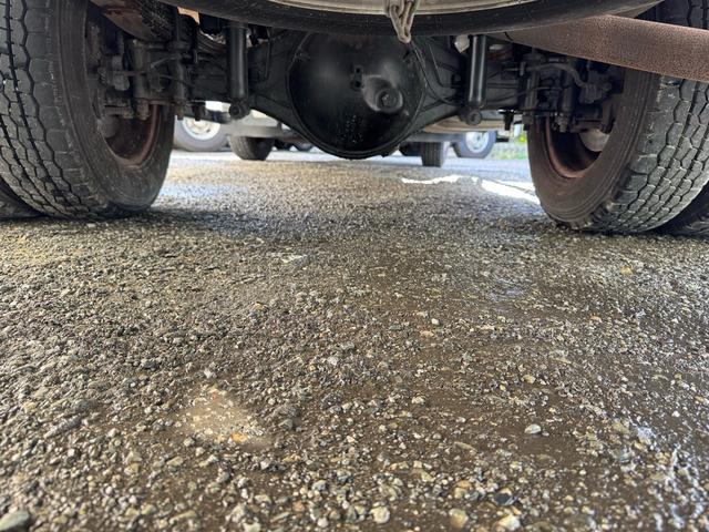 キャンター MT5 2トン 平ボディ パワーゲート 荷台鉄板張り 極東パワーゲート アーム式 ロープフック 3方開 あおり開封補助装置 タンク100L アドブルー キーレス 8t限定中型免許 車両重量2990kg 車両総重量5155kg 荷寸435×208×38(64枚目)