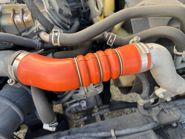 キャンター MT5 2トン 平ボディ パワーゲート 荷台鉄板張り 極東パワーゲート アーム式 ロープフック 3方開 あおり開封補助装置 タンク100L アドブルー キーレス 8t限定中型免許 車両重量2990kg 車両総重量5155kg 荷寸435×208×38(74枚目)