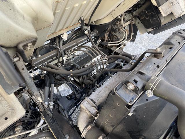 キャンター MT5 2トン 平ボディ パワーゲート 荷台鉄板張り 極東パワーゲート アーム式 ロープフック 3方開 あおり開封補助装置 タンク100L アドブルー キーレス 8t限定中型免許 車両重量2990kg 車両総重量5155kg 荷寸435×208×38(75枚目)