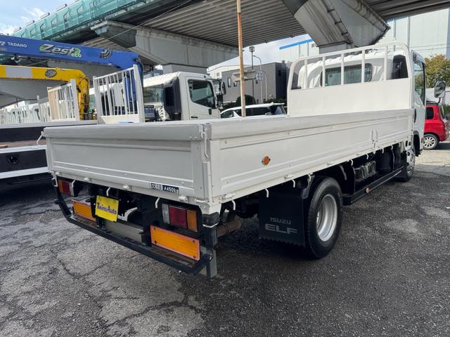 エルフトラック AT 4.45トン 全低床ボディ ワイドロング 荷台鉄板張 全席シートカバー付き 電格格納ミラー あおり開封補助装置 タンク100L 3方開 中型免許 車両重量3270kg 車両総重量7885kg 荷寸435×208×39 外寸614×217×232(7枚目)