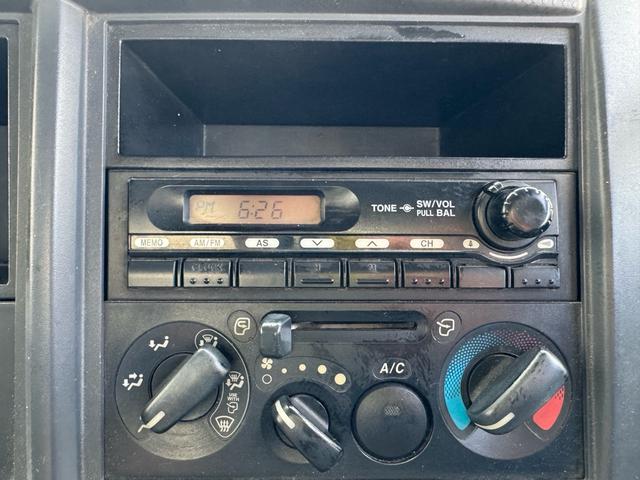 エルフトラック AT 4.45トン 全低床ボディ ワイドロング 荷台鉄板張 全席シートカバー付き 電格格納ミラー あおり開封補助装置 タンク100L 3方開 中型免許 車両重量3270kg 車両総重量7885kg 荷寸435×208×39 外寸614×217×232(15枚目)