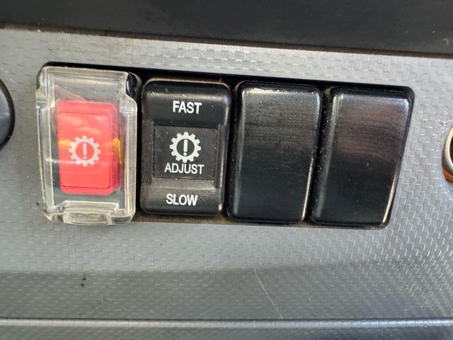 エルフトラック AT 4.45トン 全低床ボディ ワイドロング 荷台鉄板張 全席シートカバー付き 電格格納ミラー あおり開封補助装置 タンク100L 3方開 中型免許 車両重量3270kg 車両総重量7885kg 荷寸435×208×39 外寸614×217×232(16枚目)