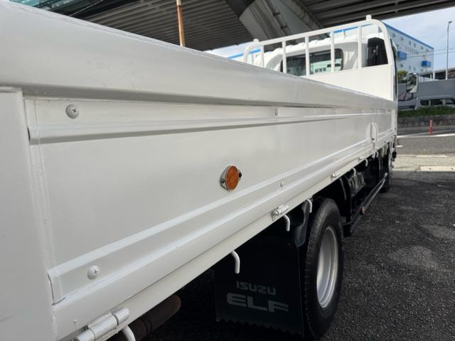 エルフトラック AT 4.45トン 全低床ボディ ワイドロング 荷台鉄板張 全席シートカバー付き 電格格納ミラー あおり開封補助装置 タンク100L 3方開 中型免許 車両重量3270kg 車両総重量7885kg 荷寸435×208×39 外寸614×217×232(37枚目)