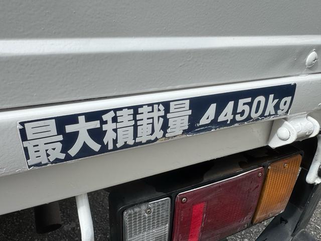 エルフトラック AT 4.45トン 全低床ボディ ワイドロング 荷台鉄板張 全席シートカバー付き 電格格納ミラー あおり開封補助装置 タンク100L 3方開 中型免許 車両重量3270kg 車両総重量7885kg 荷寸435×208×39 外寸614×217×232(43枚目)