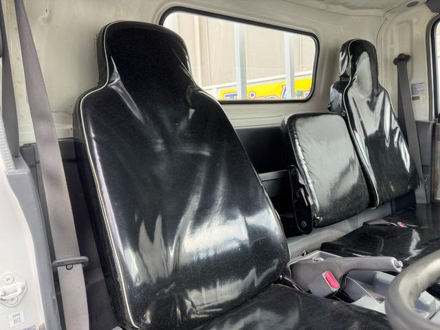 エルフトラック AT 4.45トン 全低床ボディ ワイドロング 荷台鉄板張 全席シートカバー付き 電格格納ミラー あおり開封補助装置 タンク100L 3方開 中型免許 車両重量3270kg 車両総重量7885kg 荷寸435×208×39 外寸614×217×232(46枚目)