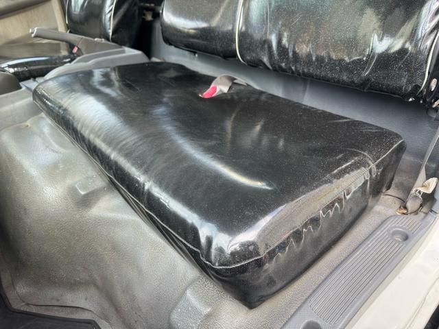 エルフトラック AT 4.45トン 全低床ボディ ワイドロング 荷台鉄板張 全席シートカバー付き 電格格納ミラー あおり開封補助装置 タンク100L 3方開 中型免許 車両重量3270kg 車両総重量7885kg 荷寸435×208×39 外寸614×217×232(49枚目)