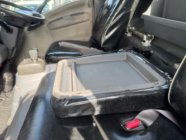 エルフトラック AT 4.45トン 全低床ボディ ワイドロング 荷台鉄板張 全席シートカバー付き 電格格納ミラー あおり開封補助装置 タンク100L 3方開 中型免許 車両重量3270kg 車両総重量7885kg 荷寸435×208×39 外寸614×217×232(50枚目)