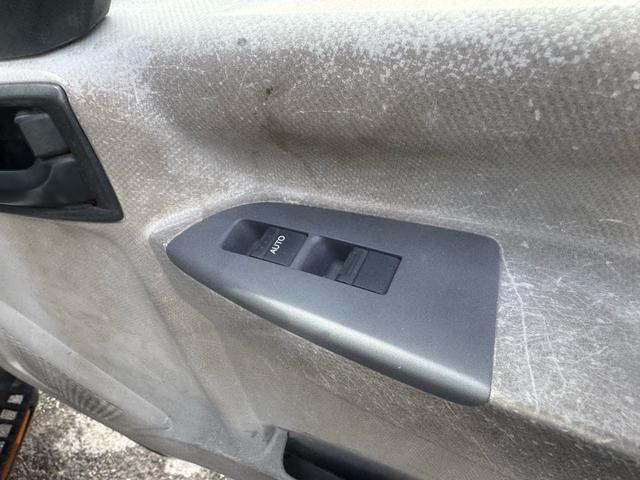 エルフトラック AT 4.45トン 全低床ボディ ワイドロング 荷台鉄板張 全席シートカバー付き 電格格納ミラー あおり開封補助装置 タンク100L 3方開 中型免許 車両重量3270kg 車両総重量7885kg 荷寸435×208×39 外寸614×217×232(53枚目)