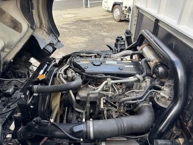 エルフトラック AT 4.45トン 全低床ボディ ワイドロング 荷台鉄板張 全席シートカバー付き 電格格納ミラー あおり開封補助装置 タンク100L 3方開 中型免許 車両重量3270kg 車両総重量7885kg 荷寸435×208×39 外寸614×217×232(68枚目)