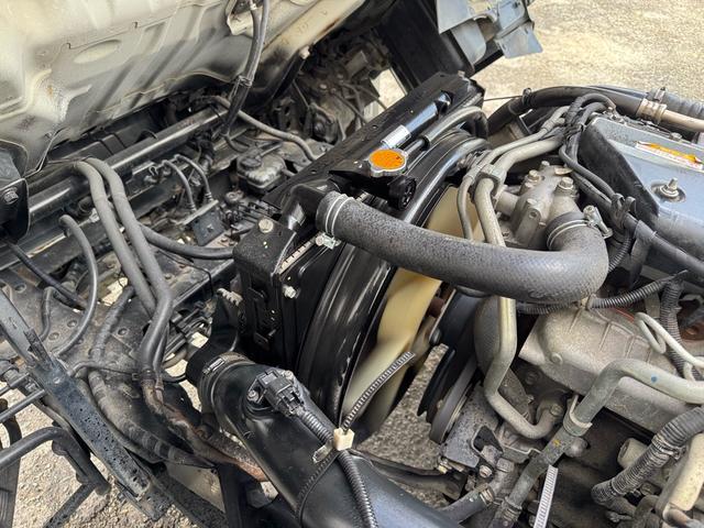 エルフトラック AT 4.45トン 全低床ボディ ワイドロング 荷台鉄板張 全席シートカバー付き 電格格納ミラー あおり開封補助装置 タンク100L 3方開 中型免許 車両重量3270kg 車両総重量7885kg 荷寸435×208×39 外寸614×217×232(70枚目)