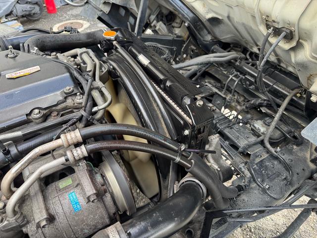 エルフトラック AT 4.45トン 全低床ボディ ワイドロング 荷台鉄板張 全席シートカバー付き 電格格納ミラー あおり開封補助装置 タンク100L 3方開 中型免許 車両重量3270kg 車両総重量7885kg 荷寸435×208×39 外寸614×217×232(71枚目)