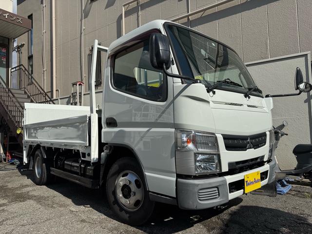 キャンター AT 2トン 全低床平ボディ パワーゲート 荷台板張 パワーゲート新明和 垂直パワーゲート リモコン 全席シートカバー付き 荷台ゴムマット 走行15.000キロ台 5t限定中型免許 車両重量2550kg 車両総重量4715kg 荷寸347×179×38(4枚目)