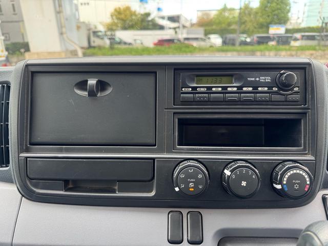 キャンター AT 2トン 全低床平ボディ パワーゲート 荷台板張 パワーゲート新明和 垂直パワーゲート リモコン 全席シートカバー付き 荷台ゴムマット 走行15.000キロ台 5t限定中型免許 車両重量2550kg 車両総重量4715kg 荷寸347×179×38(15枚目)