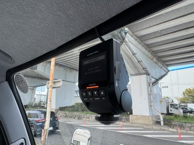 キャンター AT 2トン 全低床平ボディ パワーゲート 荷台板張 パワーゲート新明和 垂直パワーゲート リモコン 全席シートカバー付き 荷台ゴムマット 走行15.000キロ台 5t限定中型免許 車両重量2550kg 車両総重量4715kg 荷寸347×179×38(20枚目)