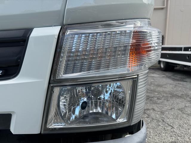 キャンター AT 2トン 全低床平ボディ パワーゲート 荷台板張 パワーゲート新明和 垂直パワーゲート リモコン 全席シートカバー付き 荷台ゴムマット 走行15.000キロ台 5t限定中型免許 車両重量2550kg 車両総重量4715kg 荷寸347×179×38(23枚目)