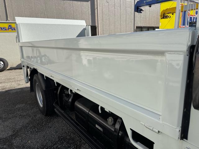 キャンター AT 2トン 全低床平ボディ パワーゲート 荷台板張 パワーゲート新明和 垂直パワーゲート リモコン 全席シートカバー付き 荷台ゴムマット 走行15.000キロ台 5t限定中型免許 車両重量2550kg 車両総重量4715kg 荷寸347×179×38(49枚目)