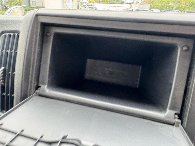 キャンター AT 2トン 全低床平ボディ パワーゲート 荷台板張 パワーゲート新明和 垂直パワーゲート リモコン 全席シートカバー付き 荷台ゴムマット 走行15.000キロ台 5t限定中型免許 車両重量2550kg 車両総重量4715kg 荷寸347×179×38(69枚目)