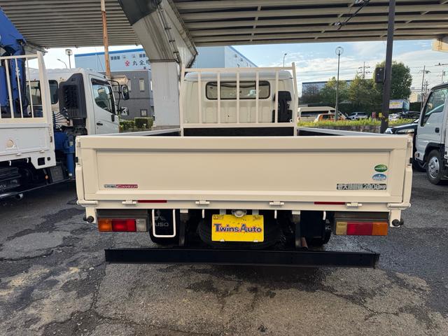 キャンター AT 2トン Wキャブ ワイドロング 荷台板張り 荷台塗装済 ナビ リアヒーター・クーラー ダブルエアコン 両側電格ミラー 乗車定員7人 ETC 8t限定中型免許 車両重量2870kg 車両総重量5255kg 荷寸335×191×38 外寸618×200×226(6枚目)