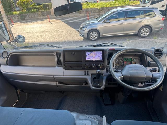 キャンター AT 2トン Wキャブ ワイドロング 荷台板張り 荷台塗装済 ナビ リアヒーター・クーラー ダブルエアコン 両側電格ミラー 乗車定員7人 ETC 8t限定中型免許 車両重量2870kg 車両総重量5255kg 荷寸335×191×38 外寸618×200×226(15枚目)