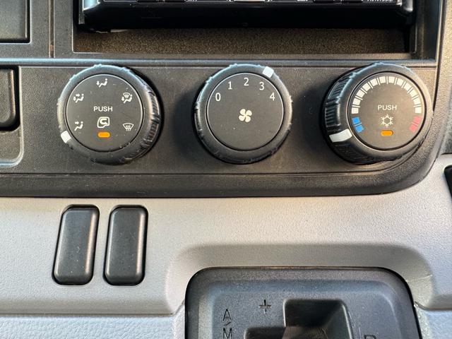 キャンター AT 2トン Wキャブ ワイドロング 荷台板張り 荷台塗装済 ナビ リアヒーター・クーラー ダブルエアコン 両側電格ミラー 乗車定員7人 ETC 8t限定中型免許 車両重量2870kg 車両総重量5255kg 荷寸335×191×38 外寸618×200×226(18枚目)