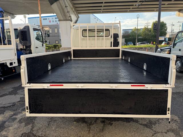 キャンター AT 2トン Wキャブ ワイドロング 荷台板張り 荷台塗装済 ナビ リアヒーター・クーラー ダブルエアコン 両側電格ミラー 乗車定員7人 ETC 8t限定中型免許 車両重量2870kg 車両総重量5255kg 荷寸335×191×38 外寸618×200×226(24枚目)