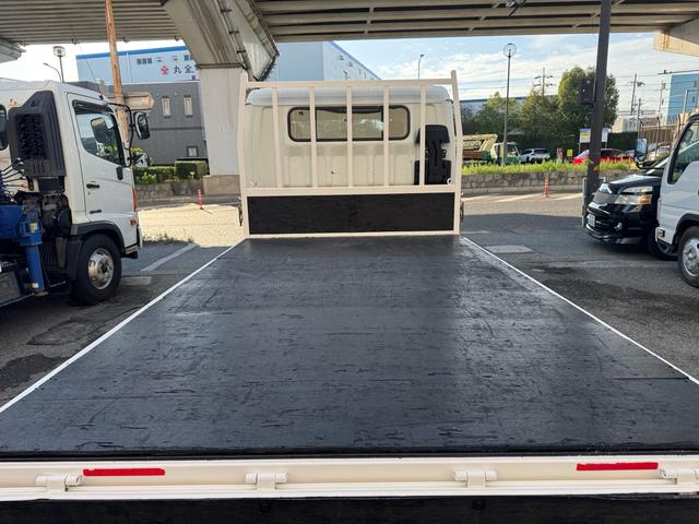 キャンター AT 2トン Wキャブ ワイドロング 荷台板張り 荷台塗装済 ナビ リアヒーター・クーラー ダブルエアコン 両側電格ミラー 乗車定員7人 ETC 8t限定中型免許 車両重量2870kg 車両総重量5255kg 荷寸335×191×38 外寸618×200×226(31枚目)