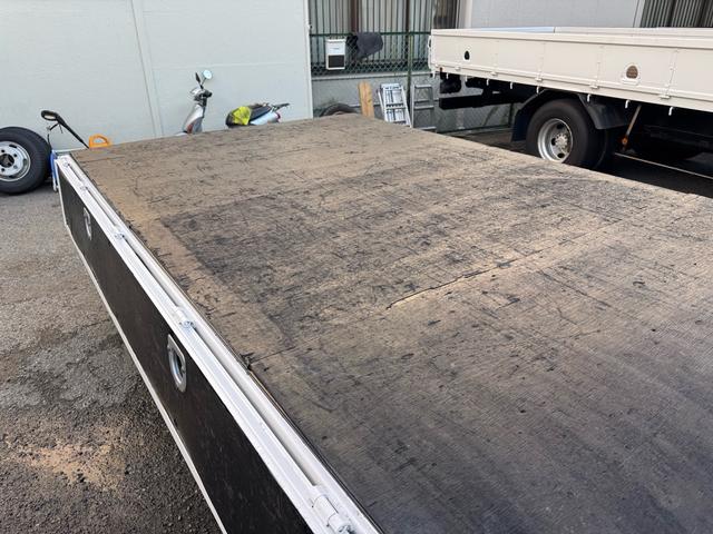 キャンター AT 2トン Wキャブ ワイドロング 荷台板張り 荷台塗装済 ナビ リアヒーター・クーラー ダブルエアコン 両側電格ミラー 乗車定員7人 ETC 8t限定中型免許 車両重量2870kg 車両総重量5255kg 荷寸335×191×38 外寸618×200×226(33枚目)