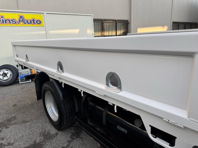 キャンター AT 2トン Wキャブ ワイドロング 荷台板張り 荷台塗装済 ナビ リアヒーター・クーラー ダブルエアコン 両側電格ミラー 乗車定員7人 ETC 8t限定中型免許 車両重量2870kg 車両総重量5255kg 荷寸335×191×38 外寸618×200×226(42枚目)