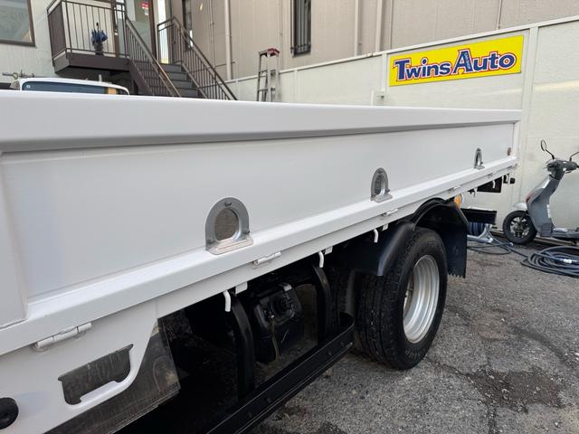 キャンター AT 2トン Wキャブ ワイドロング 荷台板張り 荷台塗装済 ナビ リアヒーター・クーラー ダブルエアコン 両側電格ミラー 乗車定員7人 ETC 8t限定中型免許 車両重量2870kg 車両総重量5255kg 荷寸335×191×38 外寸618×200×226(43枚目)