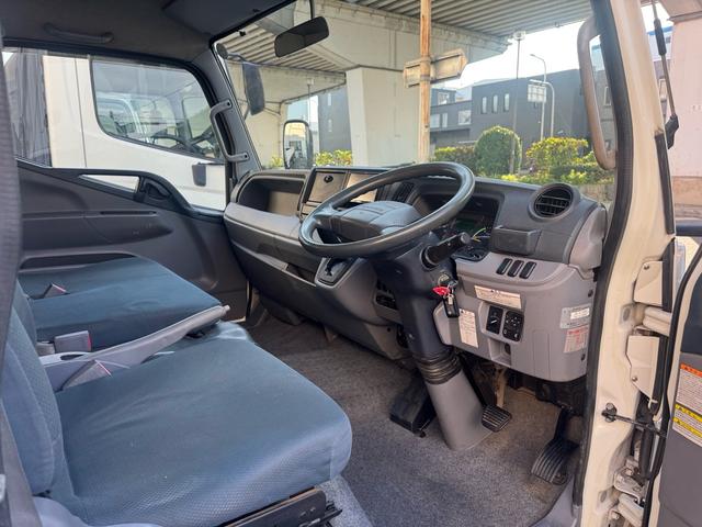 キャンター AT 2トン Wキャブ ワイドロング 荷台板張り 荷台塗装済 ナビ リアヒーター・クーラー ダブルエアコン 両側電格ミラー 乗車定員7人 ETC 8t限定中型免許 車両重量2870kg 車両総重量5255kg 荷寸335×191×38 外寸618×200×226(44枚目)