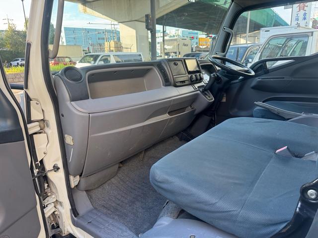 キャンター AT 2トン Wキャブ ワイドロング 荷台板張り 荷台塗装済 ナビ リアヒーター・クーラー ダブルエアコン 両側電格ミラー 乗車定員7人 ETC 8t限定中型免許 車両重量2870kg 車両総重量5255kg 荷寸335×191×38 外寸618×200×226(45枚目)