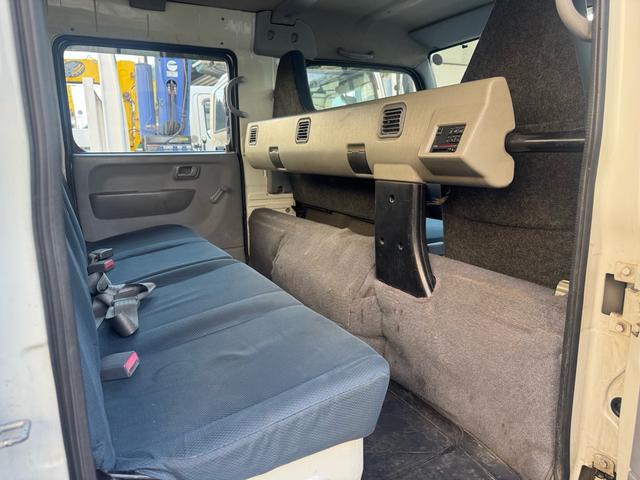 キャンター AT 2トン Wキャブ ワイドロング 荷台板張り 荷台塗装済 ナビ リアヒーター・クーラー ダブルエアコン 両側電格ミラー 乗車定員7人 ETC 8t限定中型免許 車両重量2870kg 車両総重量5255kg 荷寸335×191×38 外寸618×200×226(46枚目)