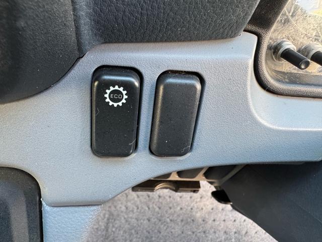 キャンター AT 2トン Wキャブ ワイドロング 荷台板張り 荷台塗装済 ナビ リアヒーター・クーラー ダブルエアコン 両側電格ミラー 乗車定員7人 ETC 8t限定中型免許 車両重量2870kg 車両総重量5255kg 荷寸335×191×38 外寸618×200×226(52枚目)