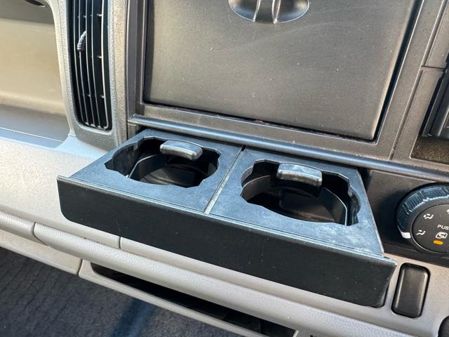 キャンター AT 2トン Wキャブ ワイドロング 荷台板張り 荷台塗装済 ナビ リアヒーター・クーラー ダブルエアコン 両側電格ミラー 乗車定員7人 ETC 8t限定中型免許 車両重量2870kg 車両総重量5255kg 荷寸335×191×38 外寸618×200×226(55枚目)