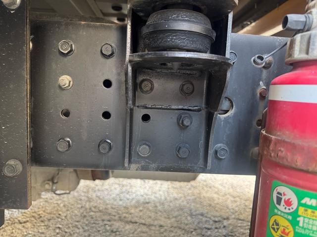 キャンター AT 2トン Wキャブ ワイドロング 荷台板張り 荷台塗装済 ナビ リアヒーター・クーラー ダブルエアコン 両側電格ミラー 乗車定員7人 ETC 8t限定中型免許 車両重量2870kg 車両総重量5255kg 荷寸335×191×38 外寸618×200×226(60枚目)