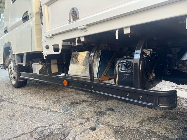 キャンター AT 2トン Wキャブ ワイドロング 荷台板張り 荷台塗装済 ナビ リアヒーター・クーラー ダブルエアコン 両側電格ミラー 乗車定員7人 ETC 8t限定中型免許 車両重量2870kg 車両総重量5255kg 荷寸335×191×38 外寸618×200×226(64枚目)