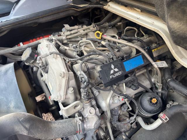 キャンター AT 2トン Wキャブ ワイドロング 荷台板張り 荷台塗装済 ナビ リアヒーター・クーラー ダブルエアコン 両側電格ミラー 乗車定員7人 ETC 8t限定中型免許 車両重量2870kg 車両総重量5255kg 荷寸335×191×38 外寸618×200×226(65枚目)