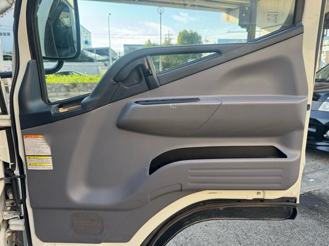 キャンター AT 2トン Wキャブ ワイドロング 荷台板張り 荷台塗装済 ナビ リアヒーター・クーラー ダブルエアコン 両側電格ミラー 乗車定員7人 ETC 8t限定中型免許 車両重量2870kg 車両総重量5255kg 荷寸335×191×38 外寸618×200×226(73枚目)