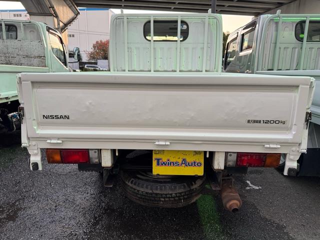 アトラストラック ＡＴ　１．２トン　低床　Ｗキャブ　荷台標準　荷台塗装済　電格格納ミラー　リアシングルタイヤ　ガソリン　乗車定員６人　普通免許対応　ＥＴＣ　車両重量１７３０ｋｇ　車両総重量３２６０ｋｇ　外寸４６８×１６９×１９９　荷寸２０９×１６１×３８（7枚目）