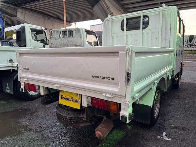 アトラストラック ＡＴ　１．２トン　低床　Ｗキャブ　荷台標準　荷台塗装済　電格格納ミラー　リアシングルタイヤ　ガソリン　乗車定員６人　普通免許対応　ＥＴＣ　車両重量１７３０ｋｇ　車両総重量３２６０ｋｇ　外寸４６８×１６９×１９９　荷寸２０９×１６１×３８（8枚目）