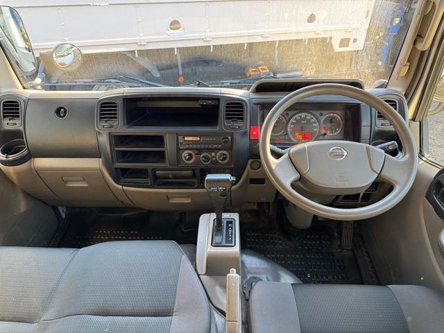 アトラストラック ＡＴ　１．２トン　低床　Ｗキャブ　荷台標準　荷台塗装済　電格格納ミラー　リアシングルタイヤ　ガソリン　乗車定員６人　普通免許対応　ＥＴＣ　車両重量１７３０ｋｇ　車両総重量３２６０ｋｇ　外寸４６８×１６９×１９９　荷寸２０９×１６１×３８（15枚目）