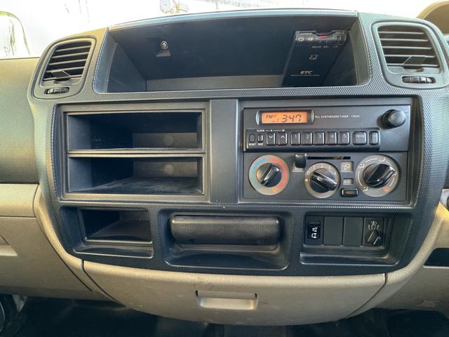 アトラストラック ＡＴ　１．２トン　低床　Ｗキャブ　荷台標準　荷台塗装済　電格格納ミラー　リアシングルタイヤ　ガソリン　乗車定員６人　普通免許対応　ＥＴＣ　車両重量１７３０ｋｇ　車両総重量３２６０ｋｇ　外寸４６８×１６９×１９９　荷寸２０９×１６１×３８（17枚目）