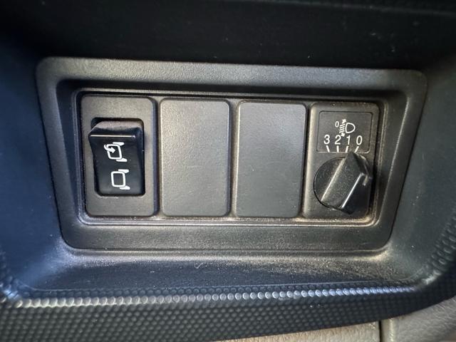 アトラストラック ＡＴ　１．２トン　低床　Ｗキャブ　荷台標準　荷台塗装済　電格格納ミラー　リアシングルタイヤ　ガソリン　乗車定員６人　普通免許対応　ＥＴＣ　車両重量１７３０ｋｇ　車両総重量３２６０ｋｇ　外寸４６８×１６９×１９９　荷寸２０９×１６１×３８（19枚目）