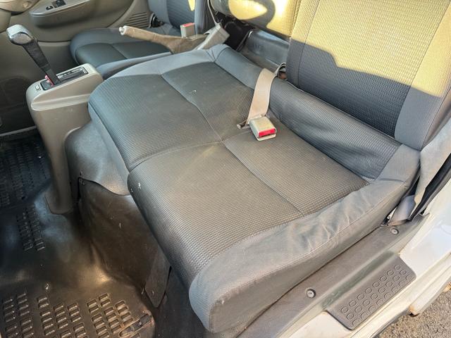 アトラストラック ＡＴ　１．２トン　低床　Ｗキャブ　荷台標準　荷台塗装済　電格格納ミラー　リアシングルタイヤ　ガソリン　乗車定員６人　普通免許対応　ＥＴＣ　車両重量１７３０ｋｇ　車両総重量３２６０ｋｇ　外寸４６８×１６９×１９９　荷寸２０９×１６１×３８（43枚目）