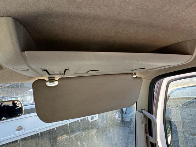 アトラストラック ＡＴ　１．２トン　低床　Ｗキャブ　荷台標準　荷台塗装済　電格格納ミラー　リアシングルタイヤ　ガソリン　乗車定員６人　普通免許対応　ＥＴＣ　車両重量１７３０ｋｇ　車両総重量３２６０ｋｇ　外寸４６８×１６９×１９９　荷寸２０９×１６１×３８（46枚目）