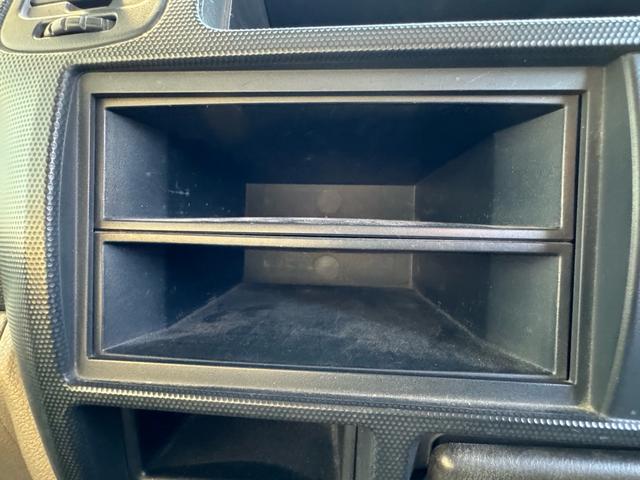 アトラストラック ＡＴ　１．２トン　低床　Ｗキャブ　荷台標準　荷台塗装済　電格格納ミラー　リアシングルタイヤ　ガソリン　乗車定員６人　普通免許対応　ＥＴＣ　車両重量１７３０ｋｇ　車両総重量３２６０ｋｇ　外寸４６８×１６９×１９９　荷寸２０９×１６１×３８（52枚目）