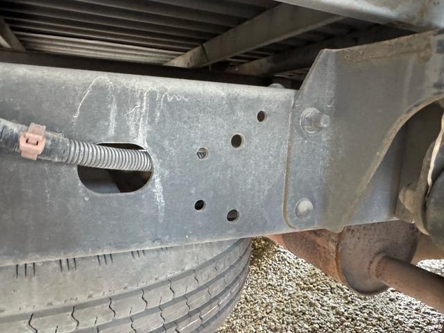 アトラストラック ＡＴ　１．２トン　低床　Ｗキャブ　荷台標準　荷台塗装済　電格格納ミラー　リアシングルタイヤ　ガソリン　乗車定員６人　普通免許対応　ＥＴＣ　車両重量１７３０ｋｇ　車両総重量３２６０ｋｇ　外寸４６８×１６９×１９９　荷寸２０９×１６１×３８（55枚目）