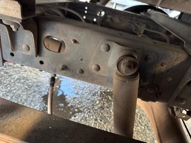 アトラストラック ＡＴ　１．２トン　低床　Ｗキャブ　荷台標準　荷台塗装済　電格格納ミラー　リアシングルタイヤ　ガソリン　乗車定員６人　普通免許対応　ＥＴＣ　車両重量１７３０ｋｇ　車両総重量３２６０ｋｇ　外寸４６８×１６９×１９９　荷寸２０９×１６１×３８（57枚目）