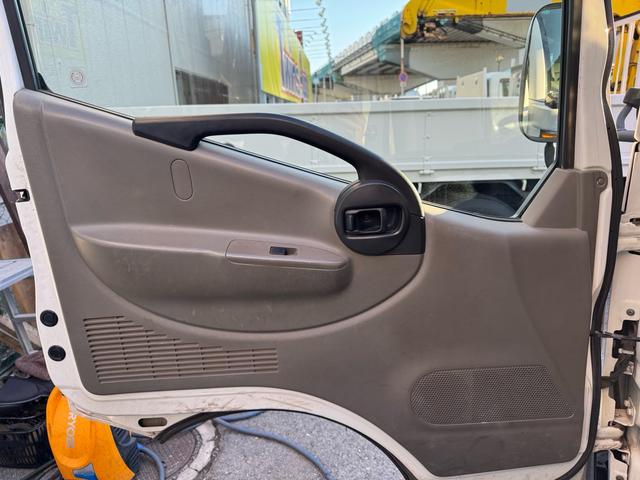 アトラストラック ＡＴ　１．２トン　低床　Ｗキャブ　荷台標準　荷台塗装済　電格格納ミラー　リアシングルタイヤ　ガソリン　乗車定員６人　普通免許対応　ＥＴＣ　車両重量１７３０ｋｇ　車両総重量３２６０ｋｇ　外寸４６８×１６９×１９９　荷寸２０９×１６１×３８（60枚目）